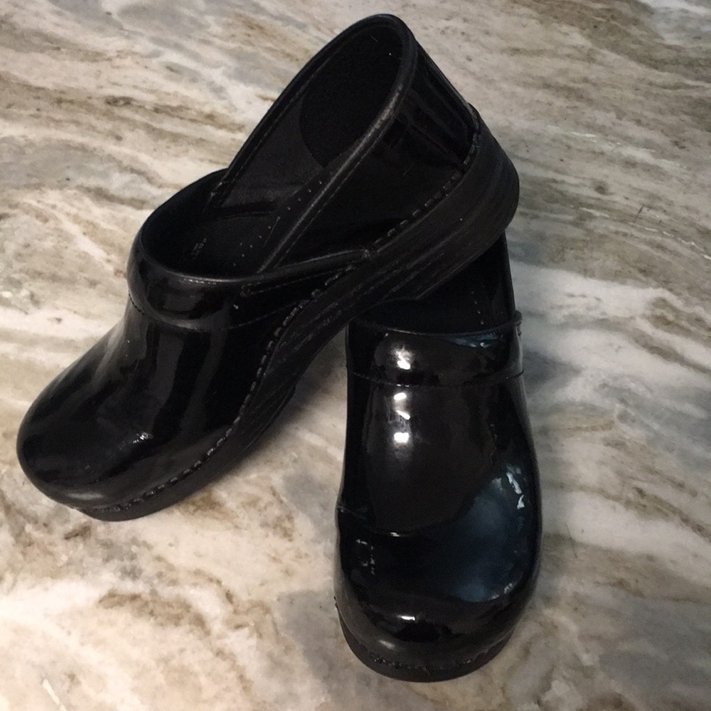 Dansko Patent Leather Women’s SZ 42. I am a sz 11